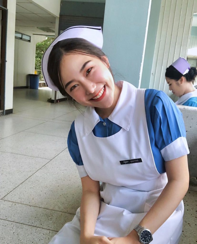 รูปสาวนักศึกษาพยาบาลน่ารัก